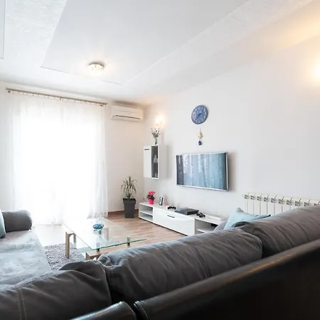 La Sierra *mini Pools Apartment* Апартаменты Трогир