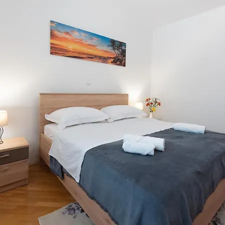 La Sierra *mini Pools Apartment* Апартаменты *