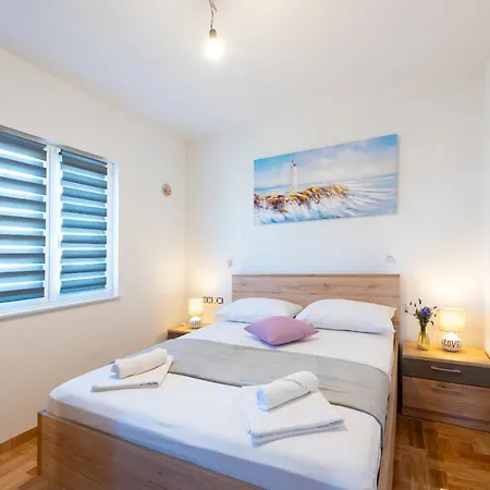 La Sierra *mini Pools Apartment* Апартаменты Трогир