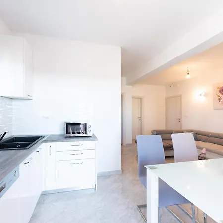 La Sierra *mini Pools Apartment* * Trogir