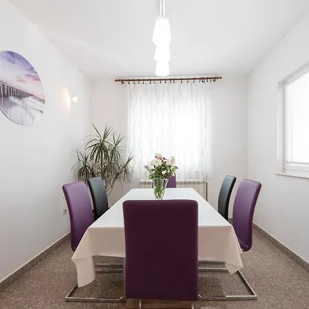 La Sierra *mini Pools Apartment* Апартаменты Трогир