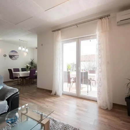 La Sierra *mini Pools Apartment* Трогир