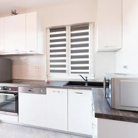 La Sierra *mini Pools Apartment* Апартаменты Трогир