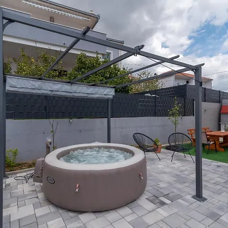Апартаменты La Sierra *mini Pools Apartment* Трогир